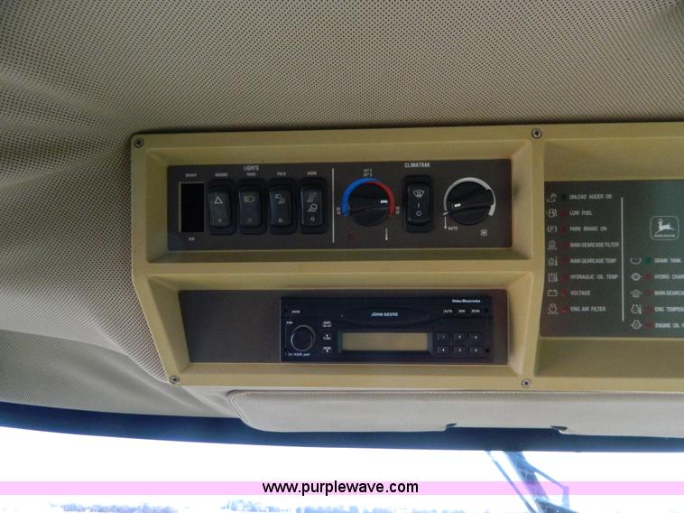 image for item D8652 2000 John Deere 9750 STS combine