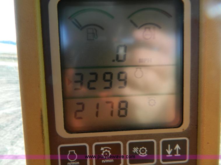 image for item D8652 2000 John Deere 9750 STS combine