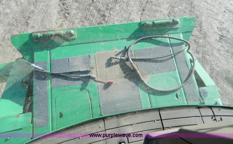 image for item D8652 2000 John Deere 9750 STS combine