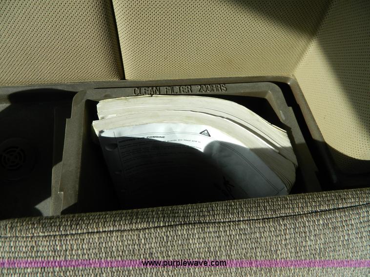 image for item D8652 2000 John Deere 9750 STS combine