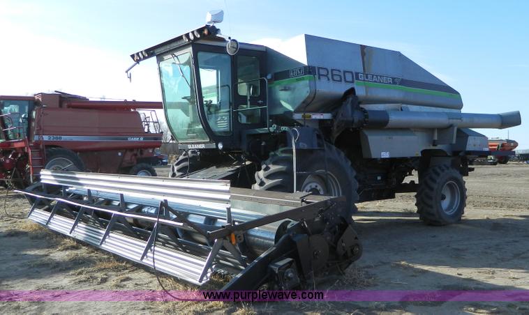 image for item D8653 1990 Gleaner R60 combine and 24' rigid platform