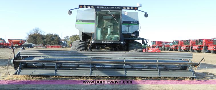 image for item D8653 1990 Gleaner R60 combine and 24' rigid platform