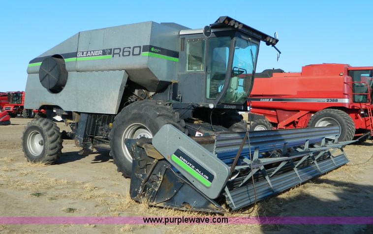 image for item D8653 1990 Gleaner R60 combine and 24' rigid platform