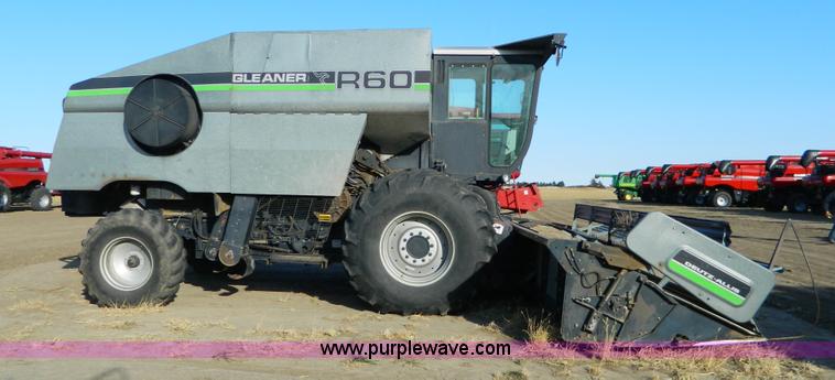 image for item D8653 1990 Gleaner R60 combine and 24' rigid platform