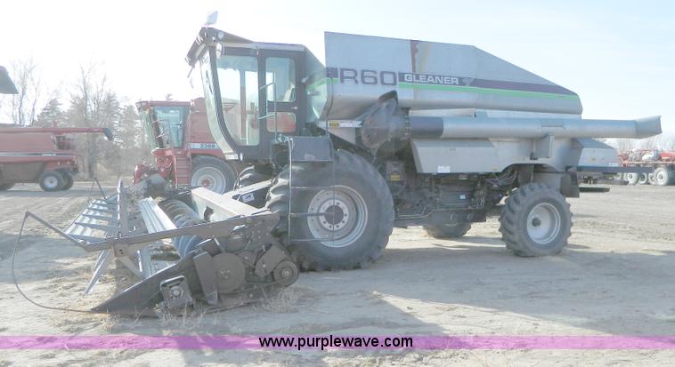 image for item D8653 1990 Gleaner R60 combine and 24' rigid platform