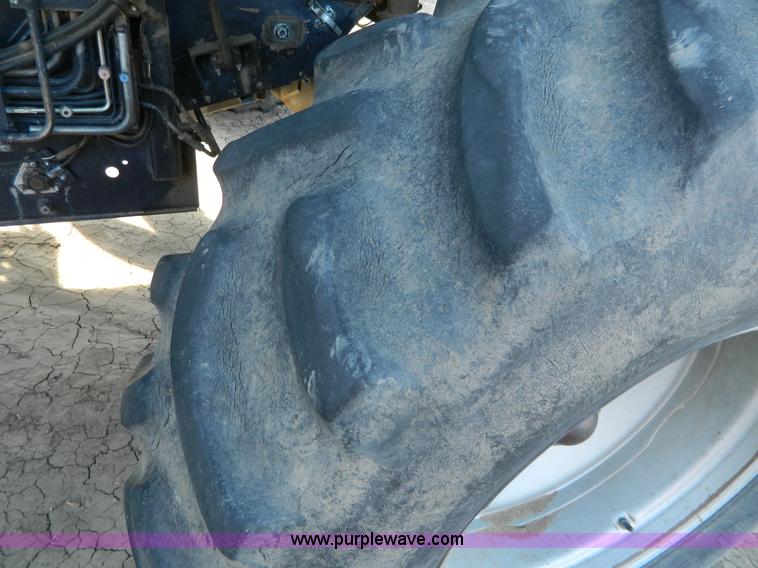 image for item D8653 1990 Gleaner R60 combine and 24' rigid platform