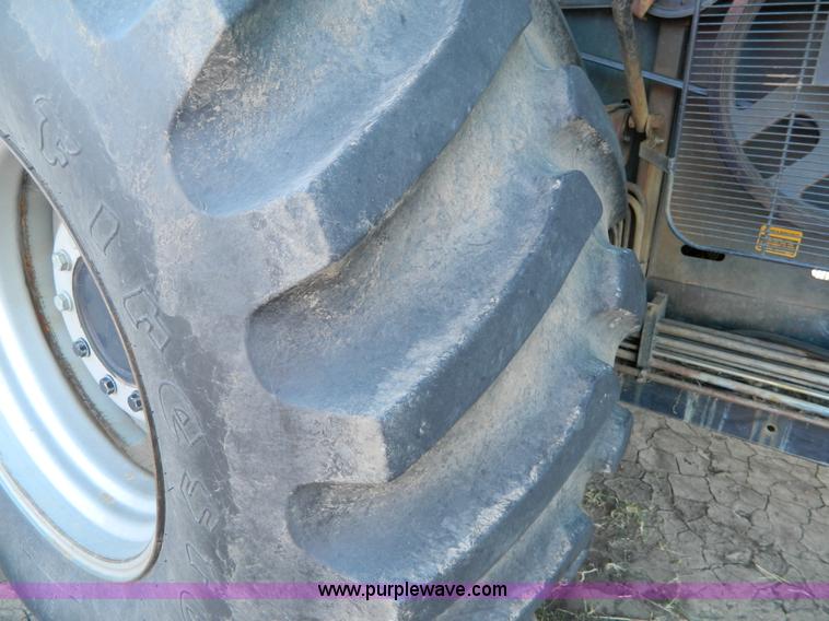 image for item D8653 1990 Gleaner R60 combine and 24' rigid platform