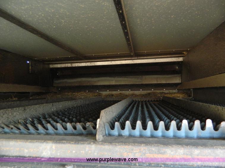 image for item D8653 1990 Gleaner R60 combine and 24' rigid platform