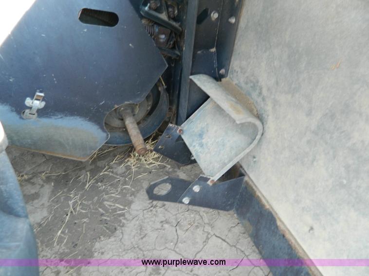 image for item D8653 1990 Gleaner R60 combine and 24' rigid platform