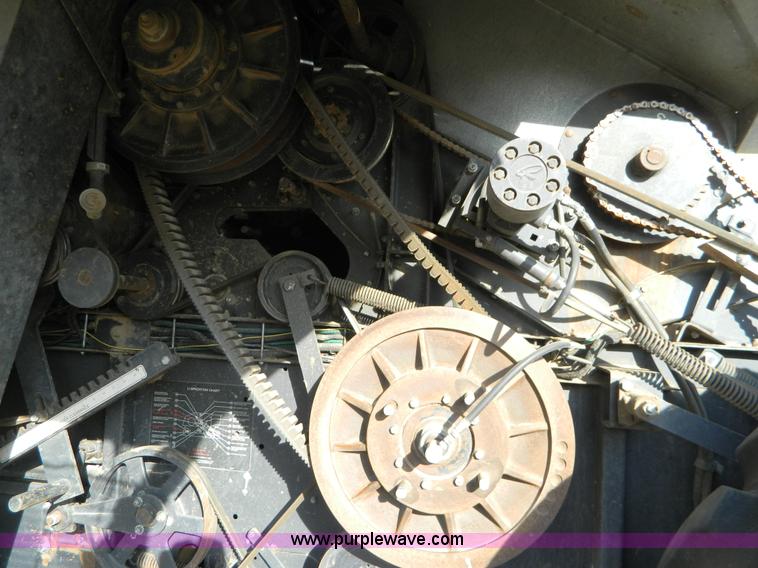 image for item D8653 1990 Gleaner R60 combine and 24' rigid platform