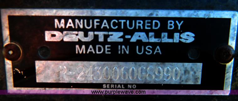 image for item D8653 1990 Gleaner R60 combine and 24' rigid platform