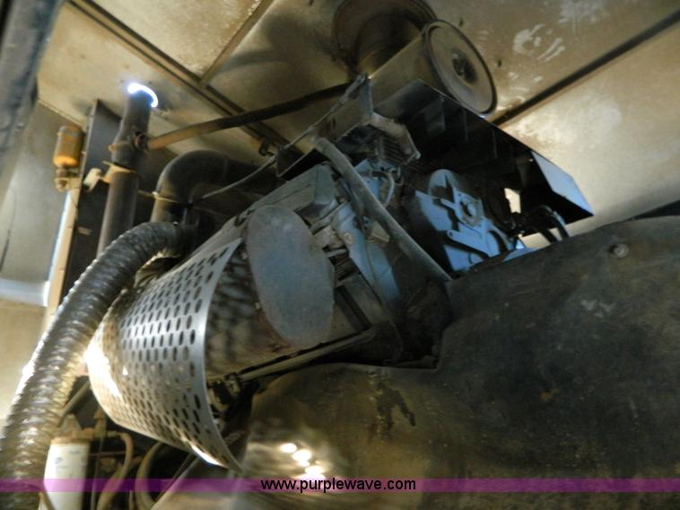 image for item D8653 1990 Gleaner R60 combine and 24' rigid platform