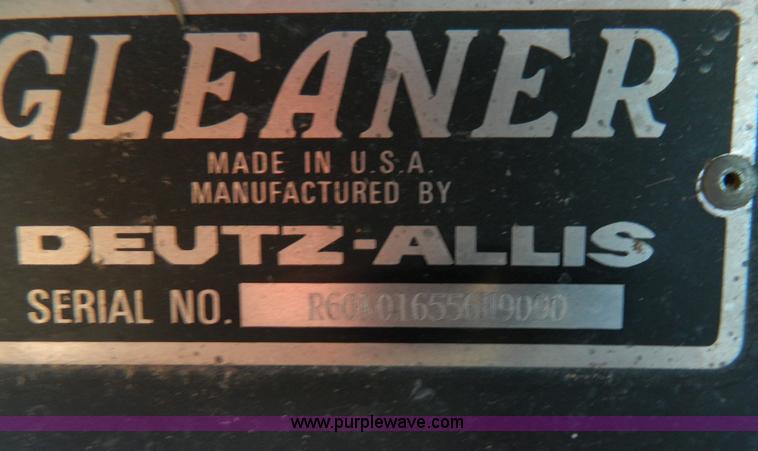 image for item D8653 1990 Gleaner R60 combine and 24' rigid platform