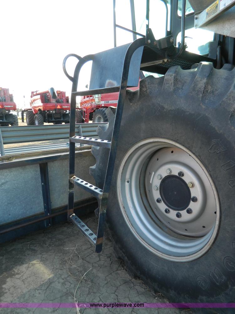 image for item D8653 1990 Gleaner R60 combine and 24' rigid platform