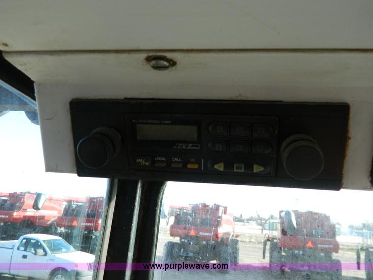 image for item D8653 1990 Gleaner R60 combine and 24' rigid platform