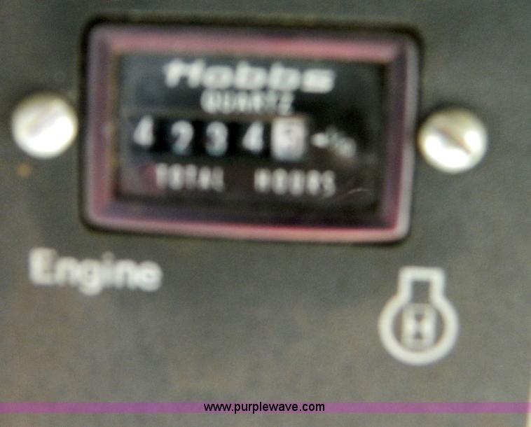 image for item D8653 1990 Gleaner R60 combine and 24' rigid platform