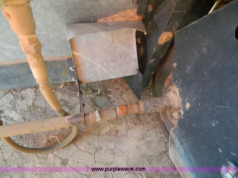 image for item D8653 1990 Gleaner R60 combine and 24' rigid platform