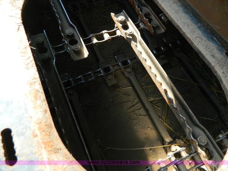 image for item D8653 1990 Gleaner R60 combine and 24' rigid platform