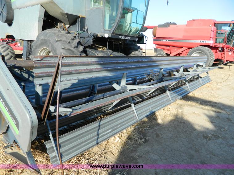 image for item D8653 1990 Gleaner R60 combine and 24' rigid platform