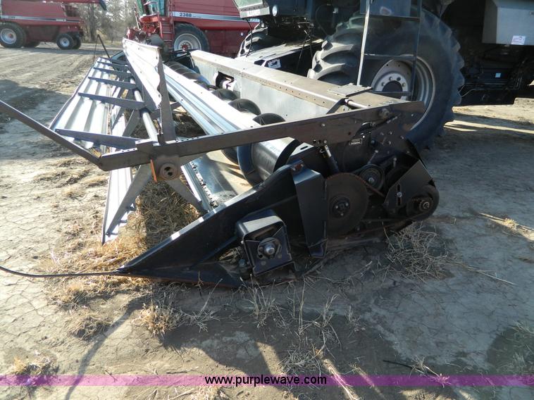 image for item D8653 1990 Gleaner R60 combine and 24' rigid platform