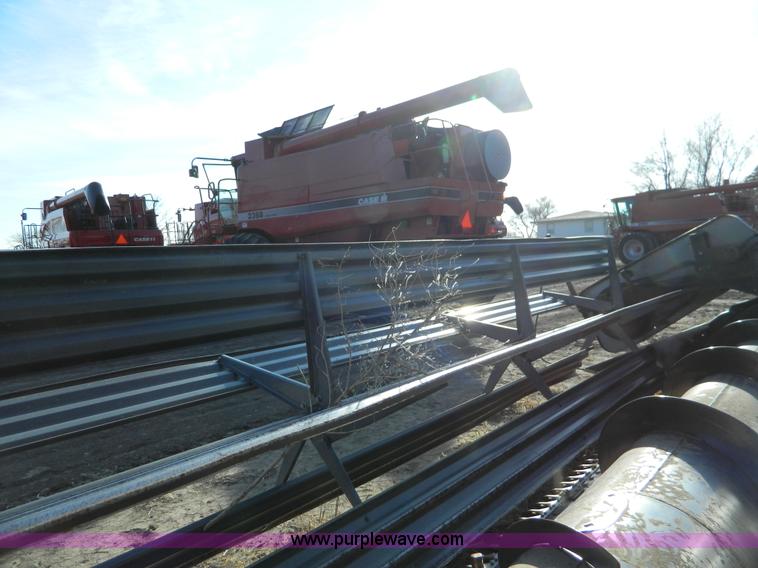 image for item D8653 1990 Gleaner R60 combine and 24' rigid platform