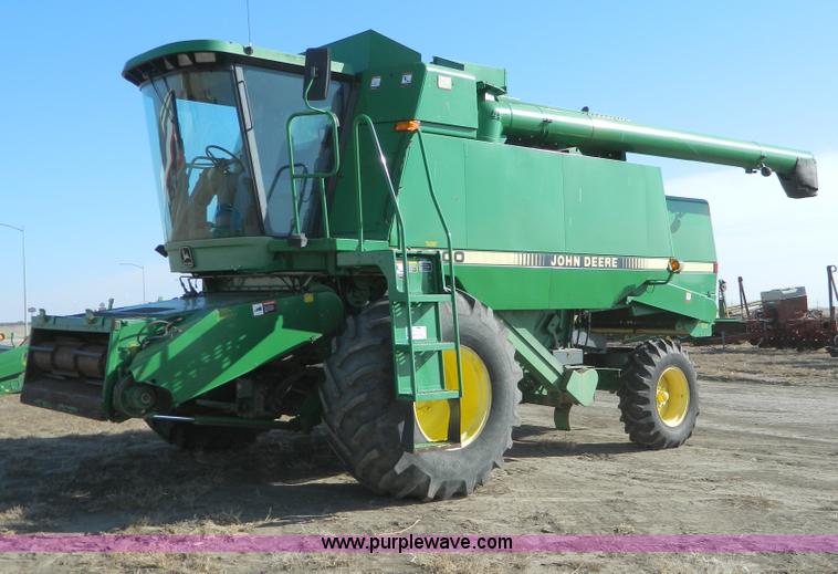 image for item D8656 1996 John Deere 9600 combine