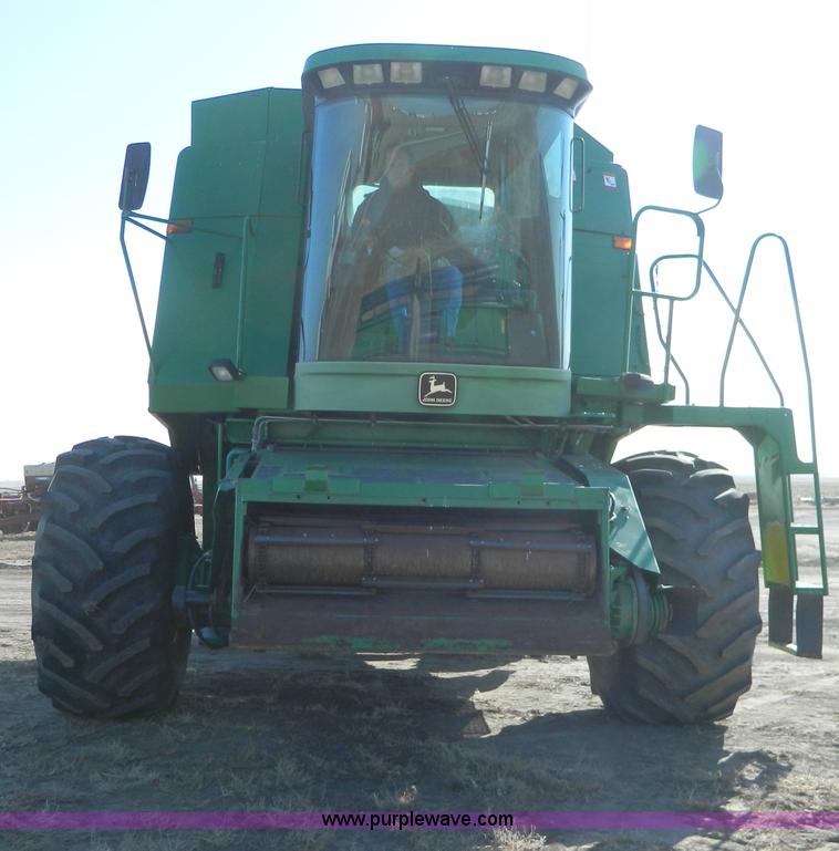image for item D8656 1996 John Deere 9600 combine