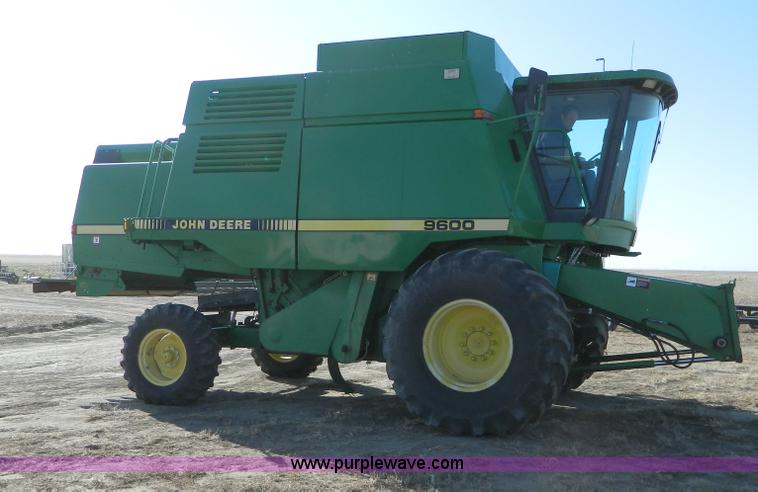 image for item D8656 1996 John Deere 9600 combine