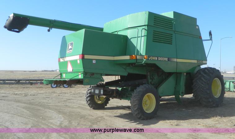 image for item D8656 1996 John Deere 9600 combine