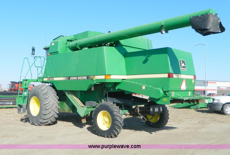 image for item D8656 1996 John Deere 9600 combine