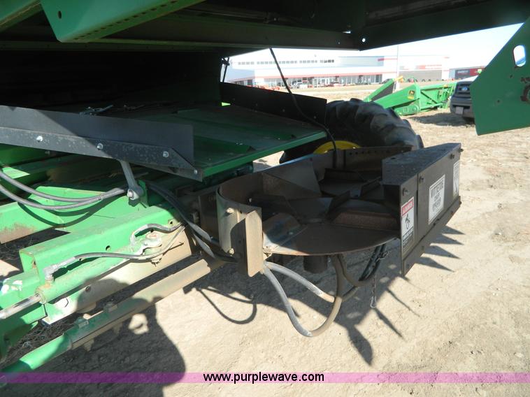 image for item D8656 1996 John Deere 9600 combine