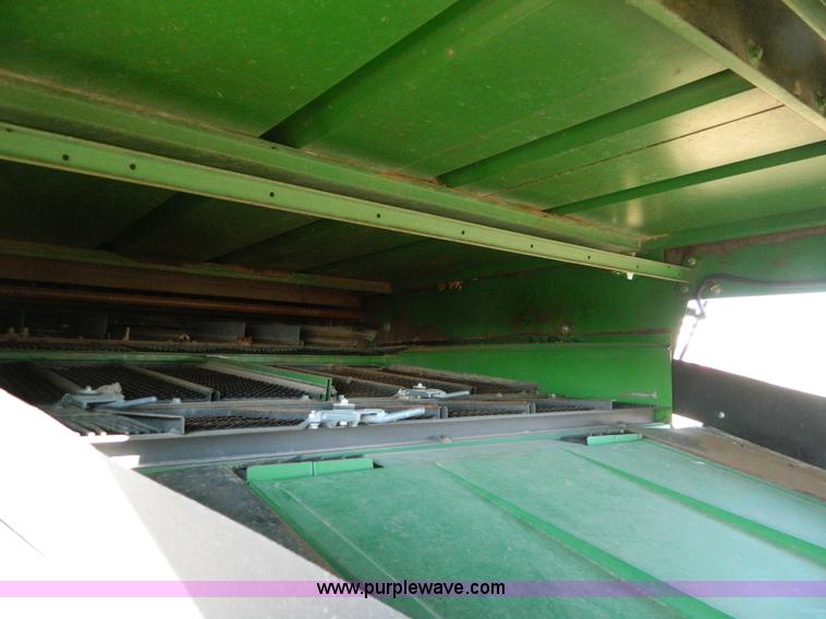 image for item D8656 1996 John Deere 9600 combine