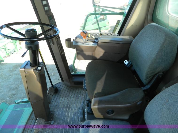 image for item D8656 1996 John Deere 9600 combine