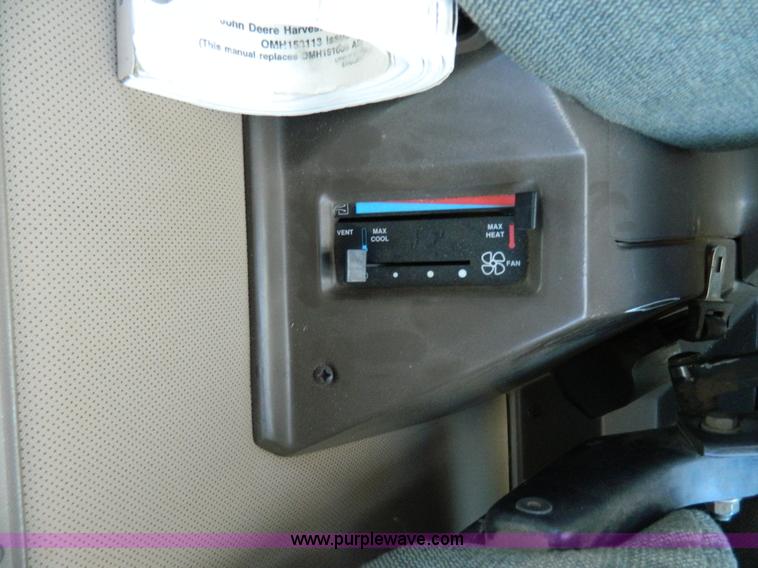 image for item D8656 1996 John Deere 9600 combine