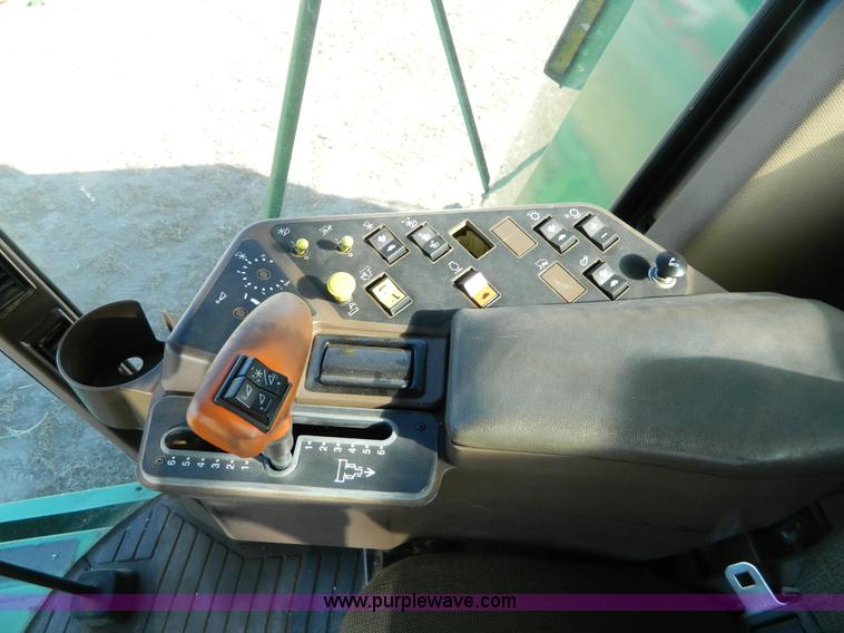 image for item D8656 1996 John Deere 9600 combine