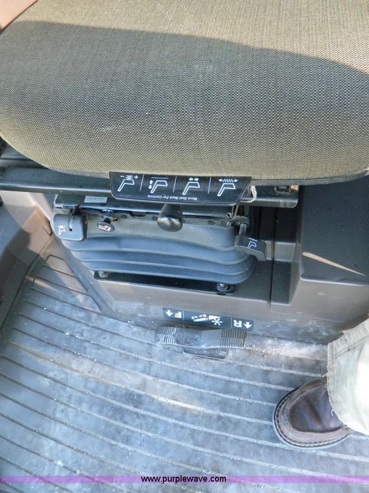 image for item D8656 1996 John Deere 9600 combine