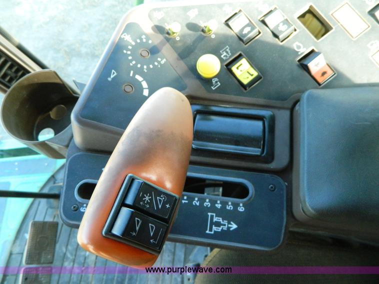 image for item D8656 1996 John Deere 9600 combine