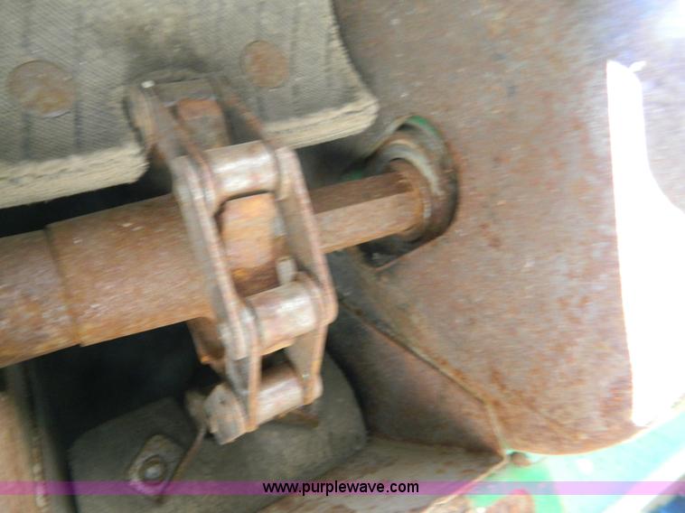 image for item D8656 1996 John Deere 9600 combine