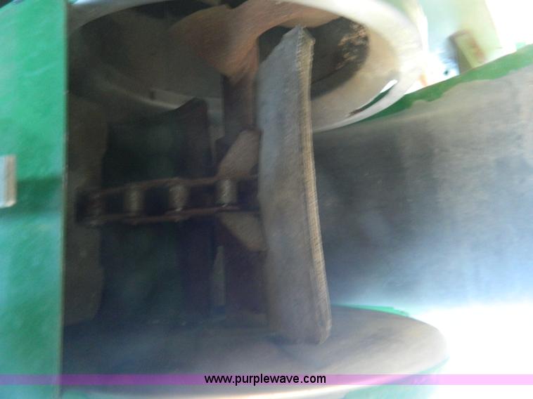 image for item D8656 1996 John Deere 9600 combine