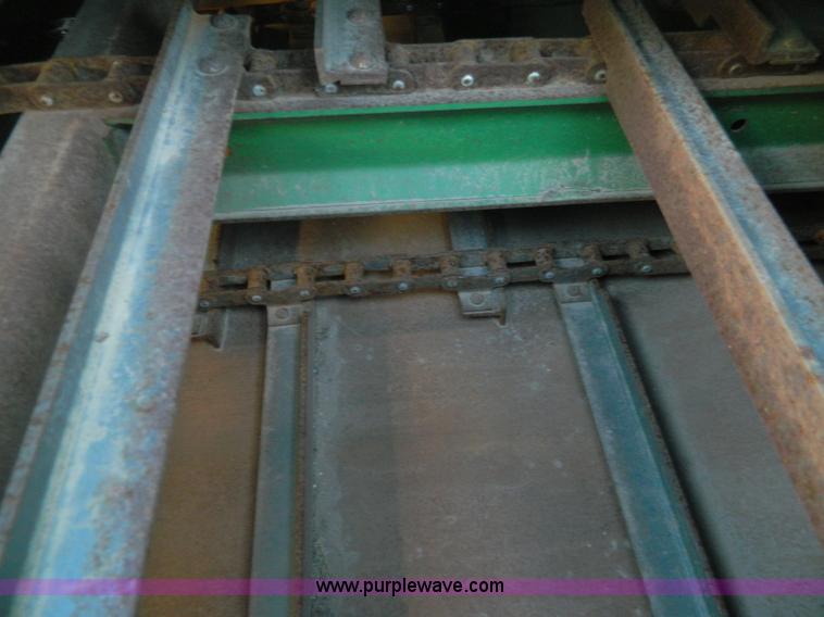 image for item D8656 1996 John Deere 9600 combine