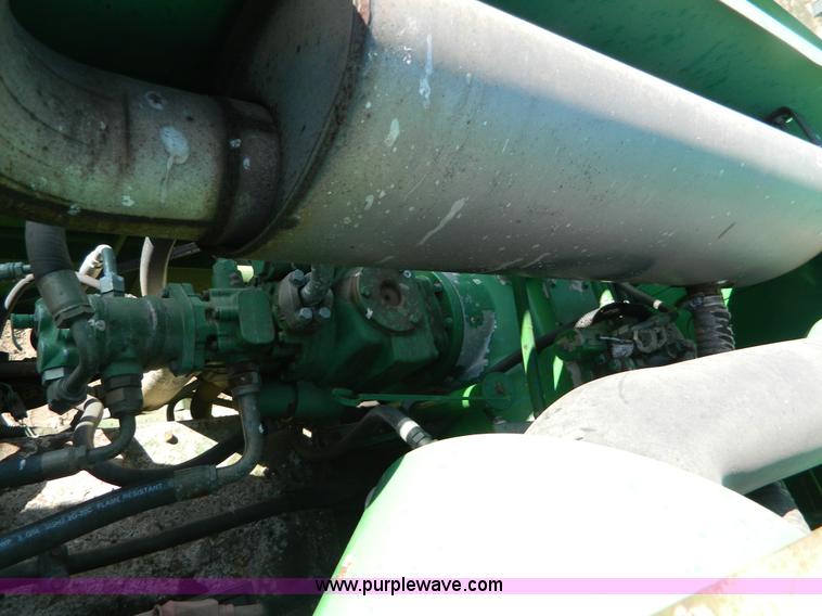 image for item D8656 1996 John Deere 9600 combine
