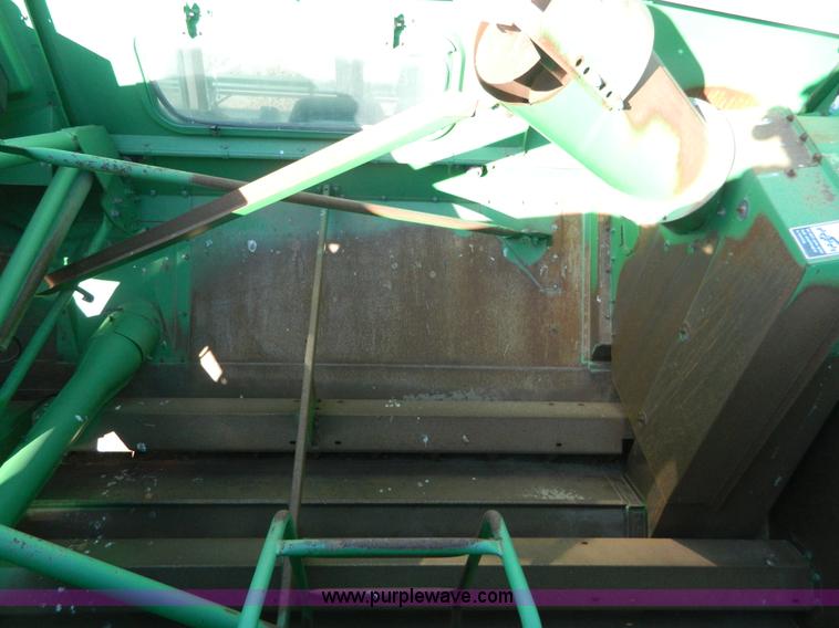 image for item D8656 1996 John Deere 9600 combine