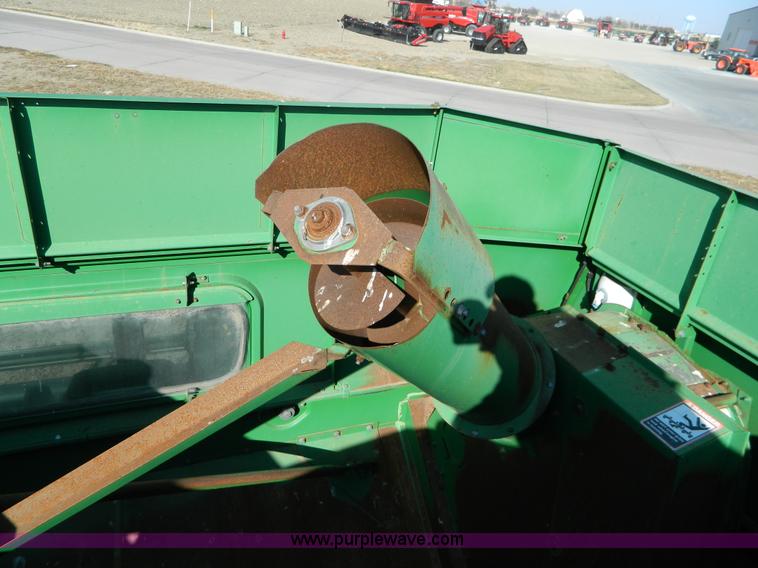 image for item D8656 1996 John Deere 9600 combine