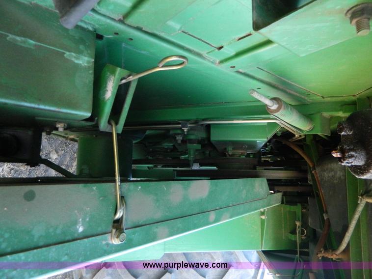 image for item D8656 1996 John Deere 9600 combine