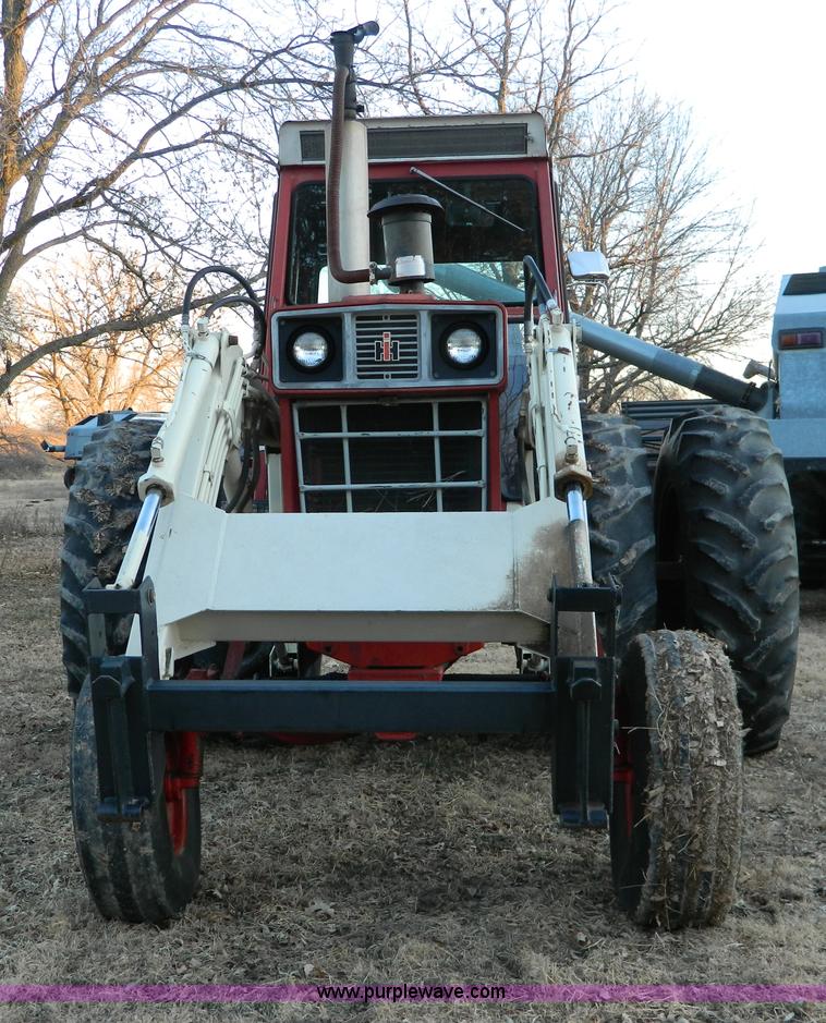 image for item D8663 1973 International 966 tractor