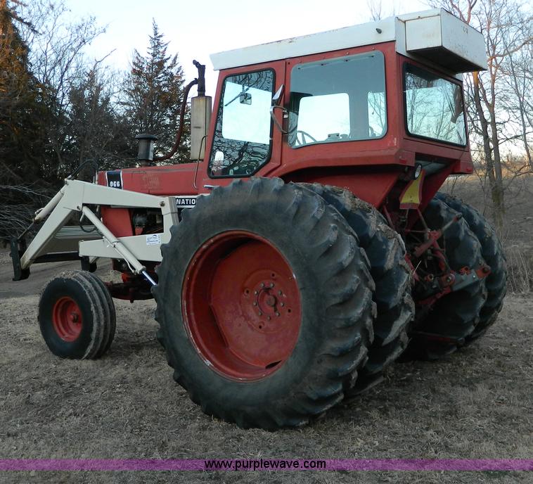 image for item D8663 1973 International 966 tractor