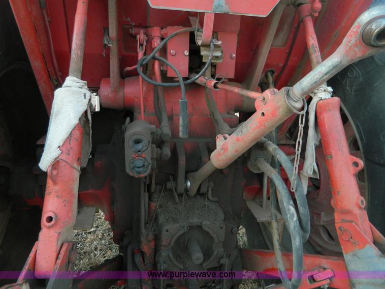 image for item D8663 1973 International 966 tractor