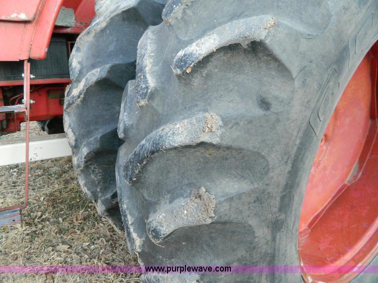 image for item D8663 1973 International 966 tractor