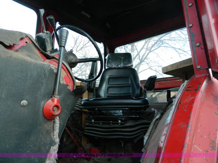image for item D8663 1973 International 966 tractor
