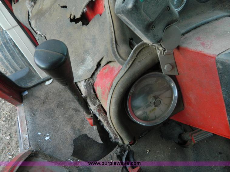 image for item D8663 1973 International 966 tractor